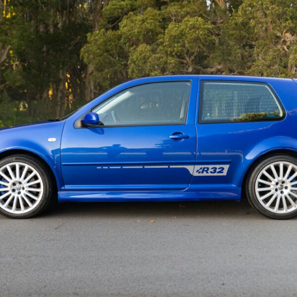 Golf R32  side stripes